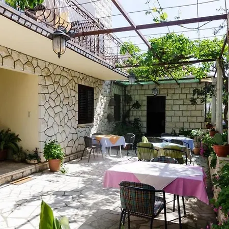 Moretic - Two-bedroom With Balcony And Sea View